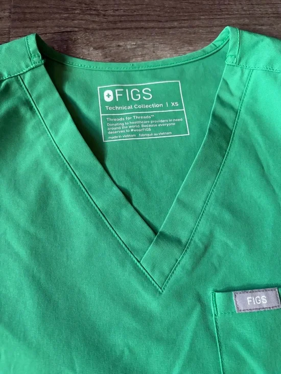 Figs Green Scrub Set with Pink Drawstring - Picture 3 of 8